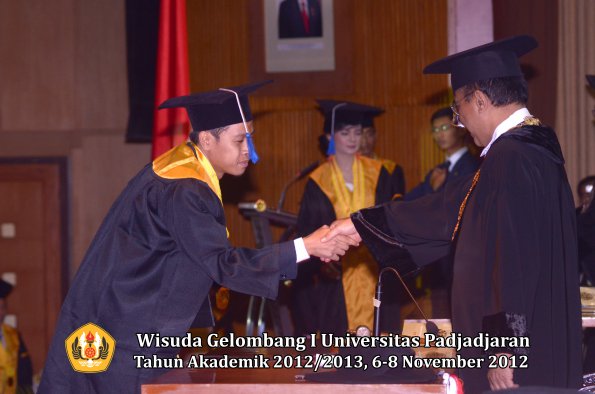 wisuda-unpad-gel-i-ta-2012_2013-fakultas-isip-oleh-rektor-45