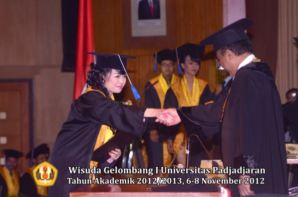 wisuda-unpad-gel-i-ta-2012_2013-fakultas-isip-oleh-rektor-48