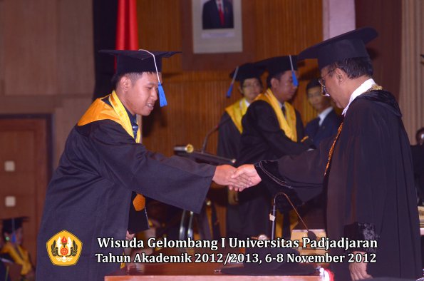 wisuda-unpad-gel-i-ta-2012_2013-fakultas-isip-oleh-rektor-63