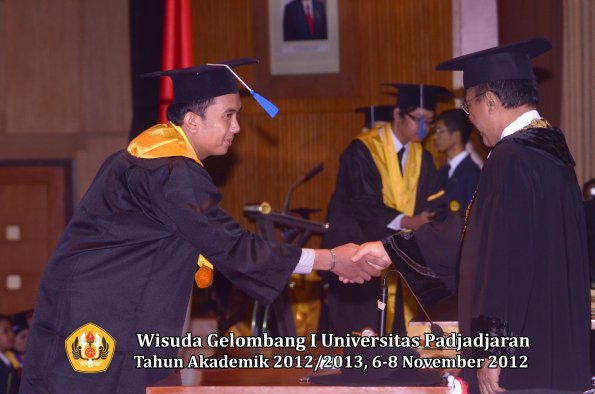 wisuda-unpad-gel-i-ta-2012_2013-fakultas-isip-oleh-rektor-64