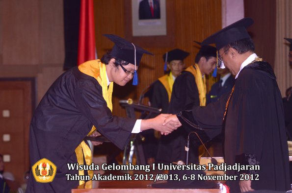 wisuda-unpad-gel-i-ta-2012_2013-fakultas-isip-oleh-rektor-65