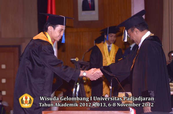 wisuda-unpad-gel-i-ta-2012_2013-fakultas-isip-oleh-rektor-66