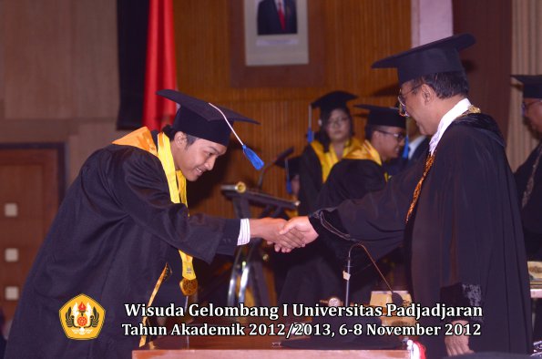 wisuda-unpad-gel-i-ta-2012_2013-fakultas-isip-oleh-rektor-67