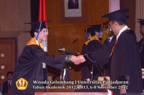 wisuda-unpad-gel-i-ta-2012_2013-fakultas-isip-oleh-rektor-70