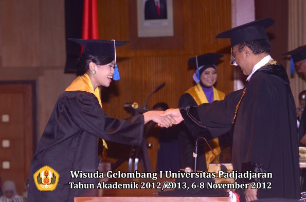 wisuda-unpad-gel-i-ta-2012_2013-fakultas-isip-oleh-rektor-71