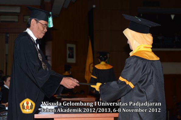 wisuda-unpad-gel-i-ta-2012_2013-fakultas-pertanian-oleh-dekan-004