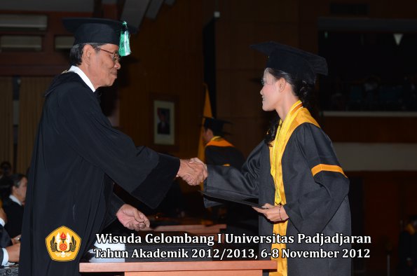 wisuda-unpad-gel-i-ta-2012_2013-fakultas-pertanian-oleh-dekan-008