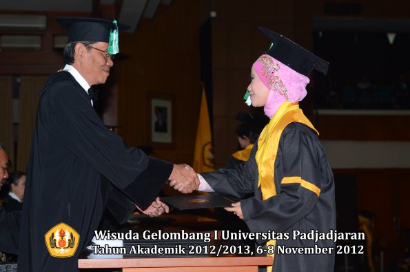 wisuda-unpad-gel-i-ta-2012_2013-fakultas-pertanian-oleh-dekan-010