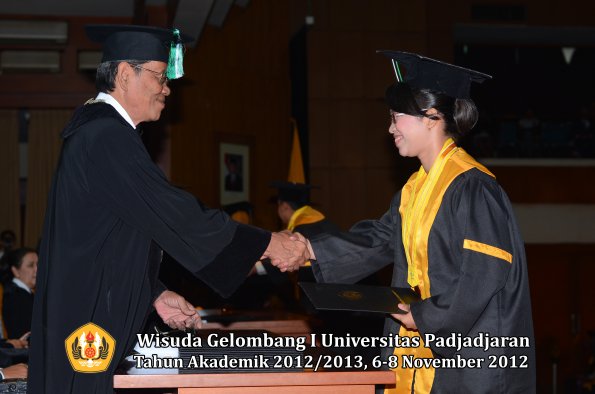 wisuda-unpad-gel-i-ta-2012_2013-fakultas-pertanian-oleh-dekan-011