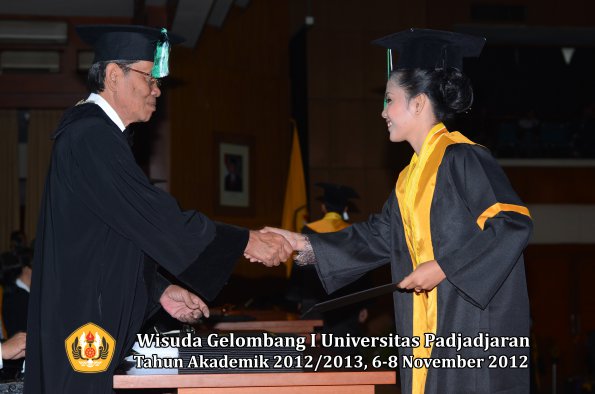 wisuda-unpad-gel-i-ta-2012_2013-fakultas-pertanian-oleh-dekan-015