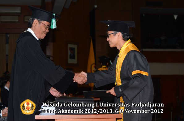 wisuda-unpad-gel-i-ta-2012_2013-fakultas-pertanian-oleh-dekan-022