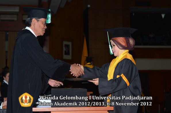 wisuda-unpad-gel-i-ta-2012_2013-fakultas-pertanian-oleh-dekan-028