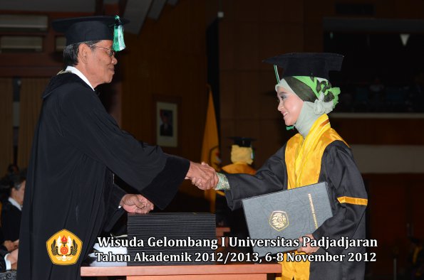 wisuda-unpad-gel-i-ta-2012_2013-fakultas-pertanian-oleh-dekan-033