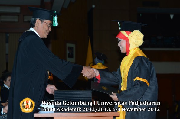 wisuda-unpad-gel-i-ta-2012_2013-fakultas-pertanian-oleh-dekan-034