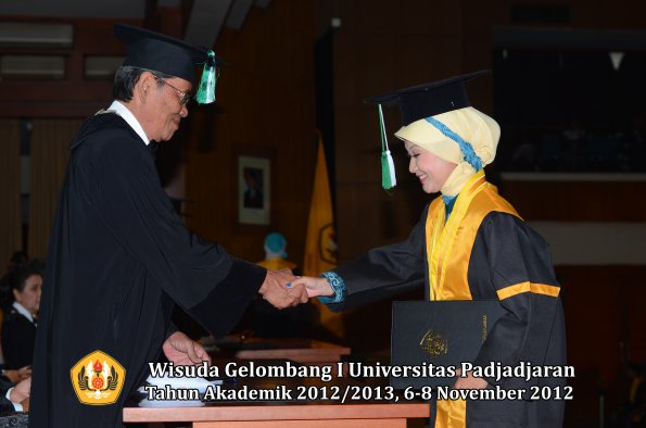 wisuda-unpad-gel-i-ta-2012_2013-fakultas-pertanian-oleh-dekan-036