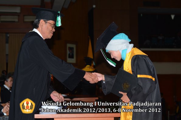 wisuda-unpad-gel-i-ta-2012_2013-fakultas-pertanian-oleh-dekan-037