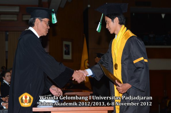 wisuda-unpad-gel-i-ta-2012_2013-fakultas-pertanian-oleh-dekan-038