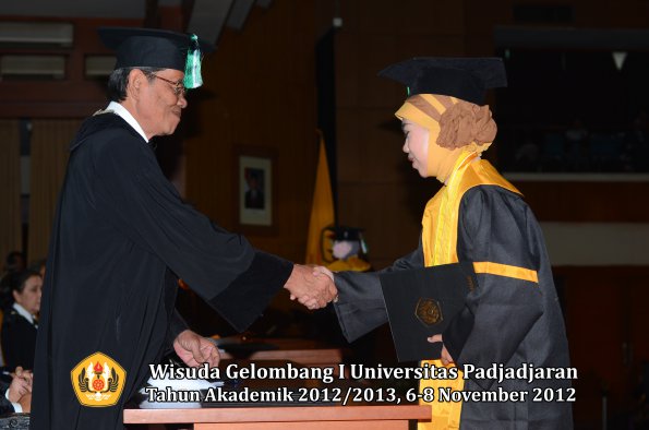 wisuda-unpad-gel-i-ta-2012_2013-fakultas-pertanian-oleh-dekan-039