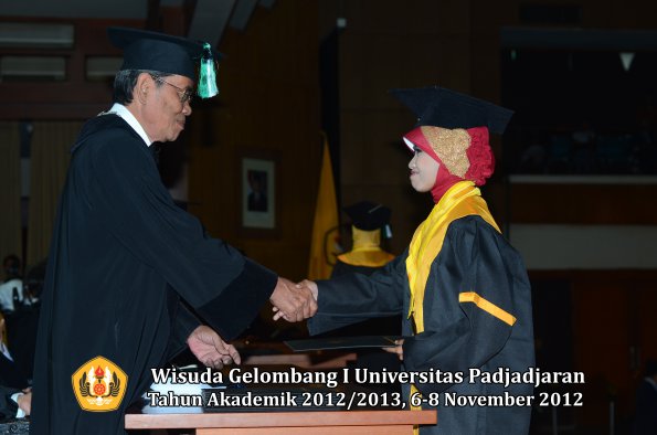 wisuda-unpad-gel-i-ta-2012_2013-fakultas-pertanian-oleh-dekan-042