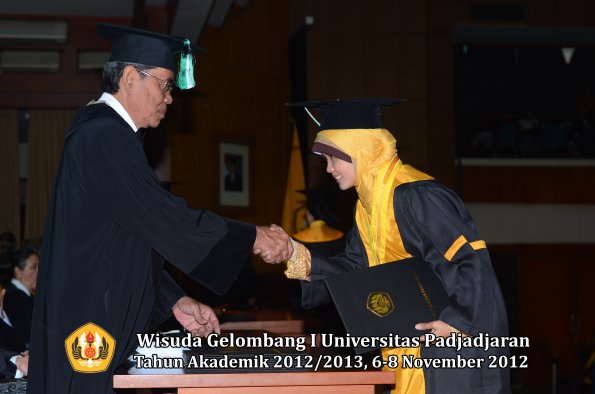 wisuda-unpad-gel-i-ta-2012_2013-fakultas-pertanian-oleh-dekan-043