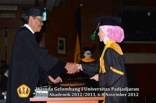 wisuda-unpad-gel-i-ta-2012_2013-fakultas-pertanian-oleh-dekan-047