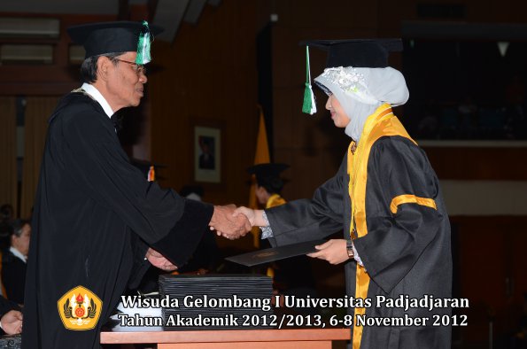 wisuda-unpad-gel-i-ta-2012_2013-fakultas-pertanian-oleh-dekan-062