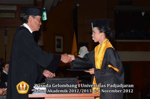 wisuda-unpad-gel-i-ta-2012_2013-fakultas-pertanian-oleh-dekan-063