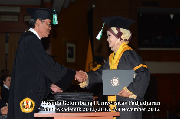 wisuda-unpad-gel-i-ta-2012_2013-fakultas-pertanian-oleh-dekan-065