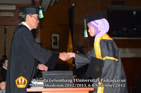 wisuda-unpad-gel-i-ta-2012_2013-fakultas-pertanian-oleh-dekan-068