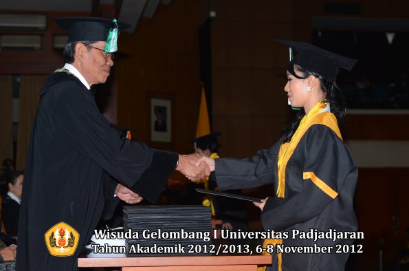 wisuda-unpad-gel-i-ta-2012_2013-fakultas-pertanian-oleh-dekan-069