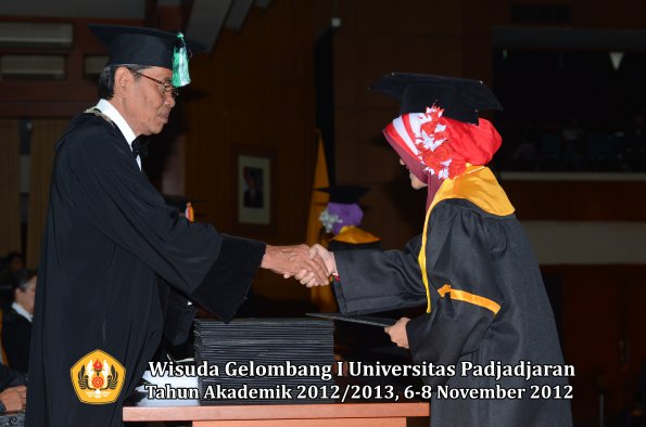 wisuda-unpad-gel-i-ta-2012_2013-fakultas-pertanian-oleh-dekan-072