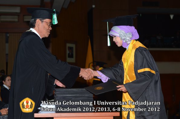 wisuda-unpad-gel-i-ta-2012_2013-fakultas-pertanian-oleh-dekan-073