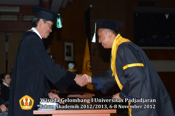 wisuda-unpad-gel-i-ta-2012_2013-fakultas-pertanian-oleh-dekan-078