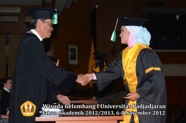 wisuda-unpad-gel-i-ta-2012_2013-fakultas-pertanian-oleh-dekan-079