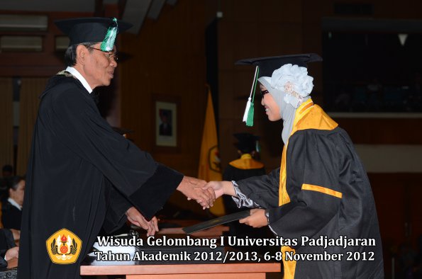 wisuda-unpad-gel-i-ta-2012_2013-fakultas-pertanian-oleh-dekan-085