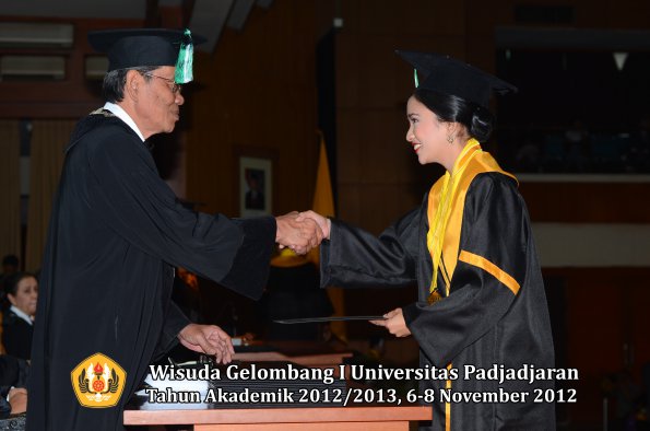 wisuda-unpad-gel-i-ta-2012_2013-fakultas-pertanian-oleh-dekan-086