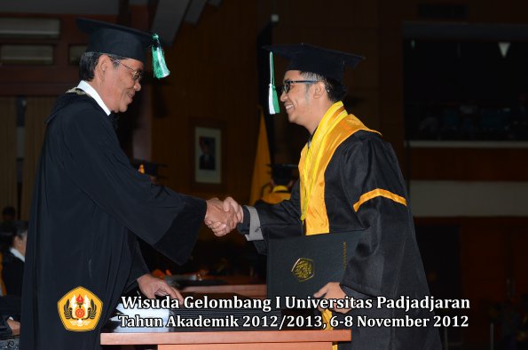 wisuda-unpad-gel-i-ta-2012_2013-fakultas-pertanian-oleh-dekan-087