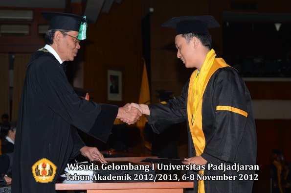 wisuda-unpad-gel-i-ta-2012_2013-fakultas-pertanian-oleh-dekan-088