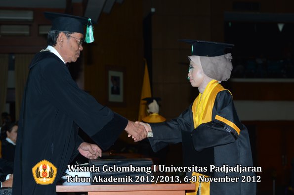 wisuda-unpad-gel-i-ta-2012_2013-fakultas-pertanian-oleh-dekan-091