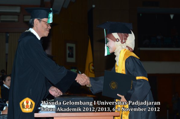 wisuda-unpad-gel-i-ta-2012_2013-fakultas-pertanian-oleh-dekan-092