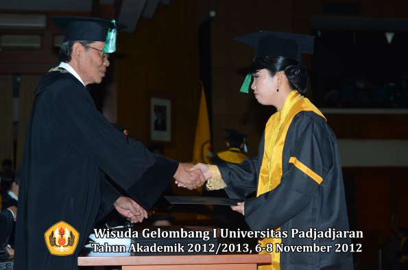 wisuda-unpad-gel-i-ta-2012_2013-fakultas-pertanian-oleh-dekan-094