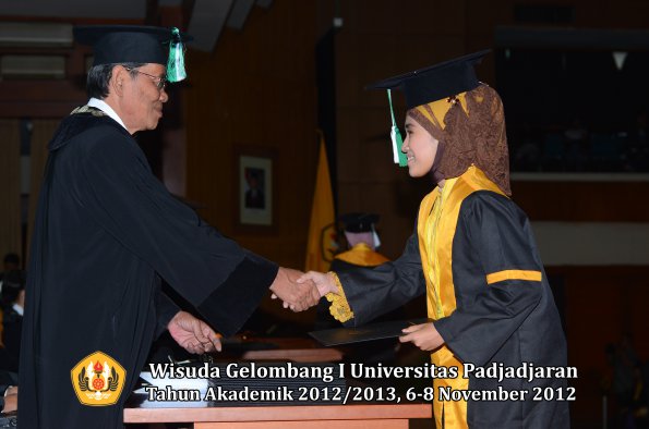 wisuda-unpad-gel-i-ta-2012_2013-fakultas-pertanian-oleh-dekan-096