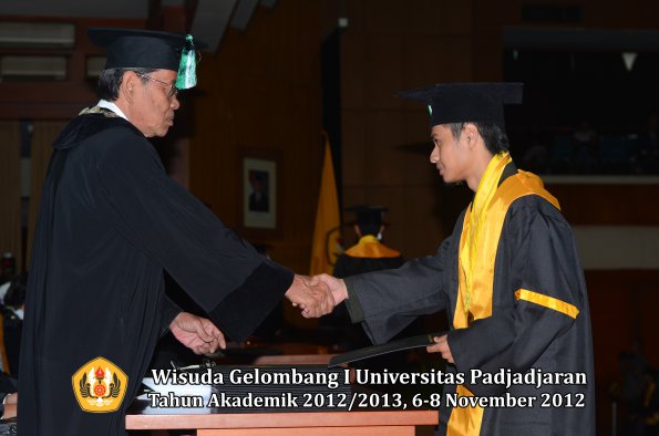 wisuda-unpad-gel-i-ta-2012_2013-fakultas-pertanian-oleh-dekan-098