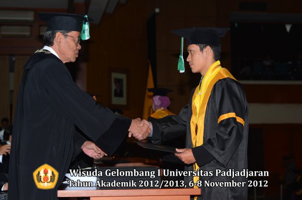 wisuda-unpad-gel-i-ta-2012_2013-fakultas-pertanian-oleh-dekan-099