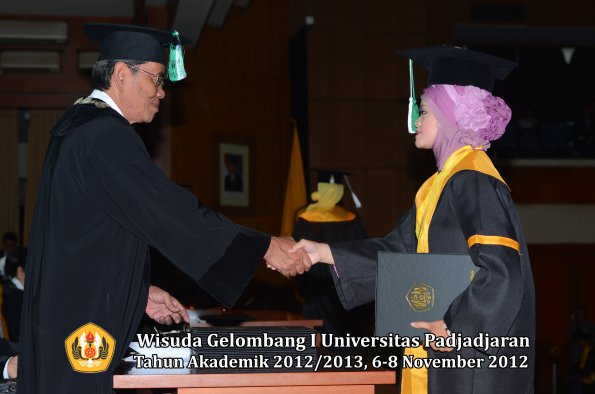 wisuda-unpad-gel-i-ta-2012_2013-fakultas-pertanian-oleh-dekan-100