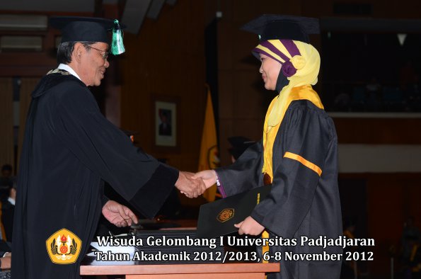 wisuda-unpad-gel-i-ta-2012_2013-fakultas-pertanian-oleh-dekan-101