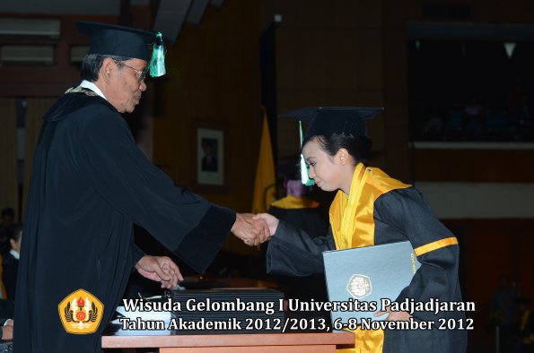 wisuda-unpad-gel-i-ta-2012_2013-fakultas-pertanian-oleh-dekan-102