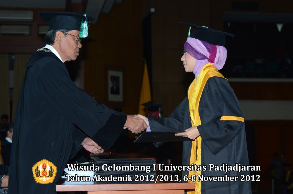 wisuda-unpad-gel-i-ta-2012_2013-fakultas-pertanian-oleh-dekan-103