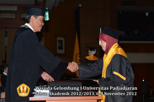 wisuda-unpad-gel-i-ta-2012_2013-fakultas-pertanian-oleh-dekan-107