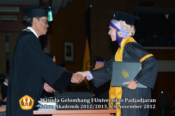 wisuda-unpad-gel-i-ta-2012_2013-fakultas-pertanian-oleh-dekan-108